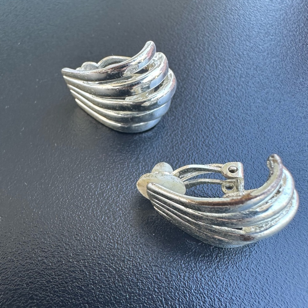 vintage silver-tone feather design clip-on earrings